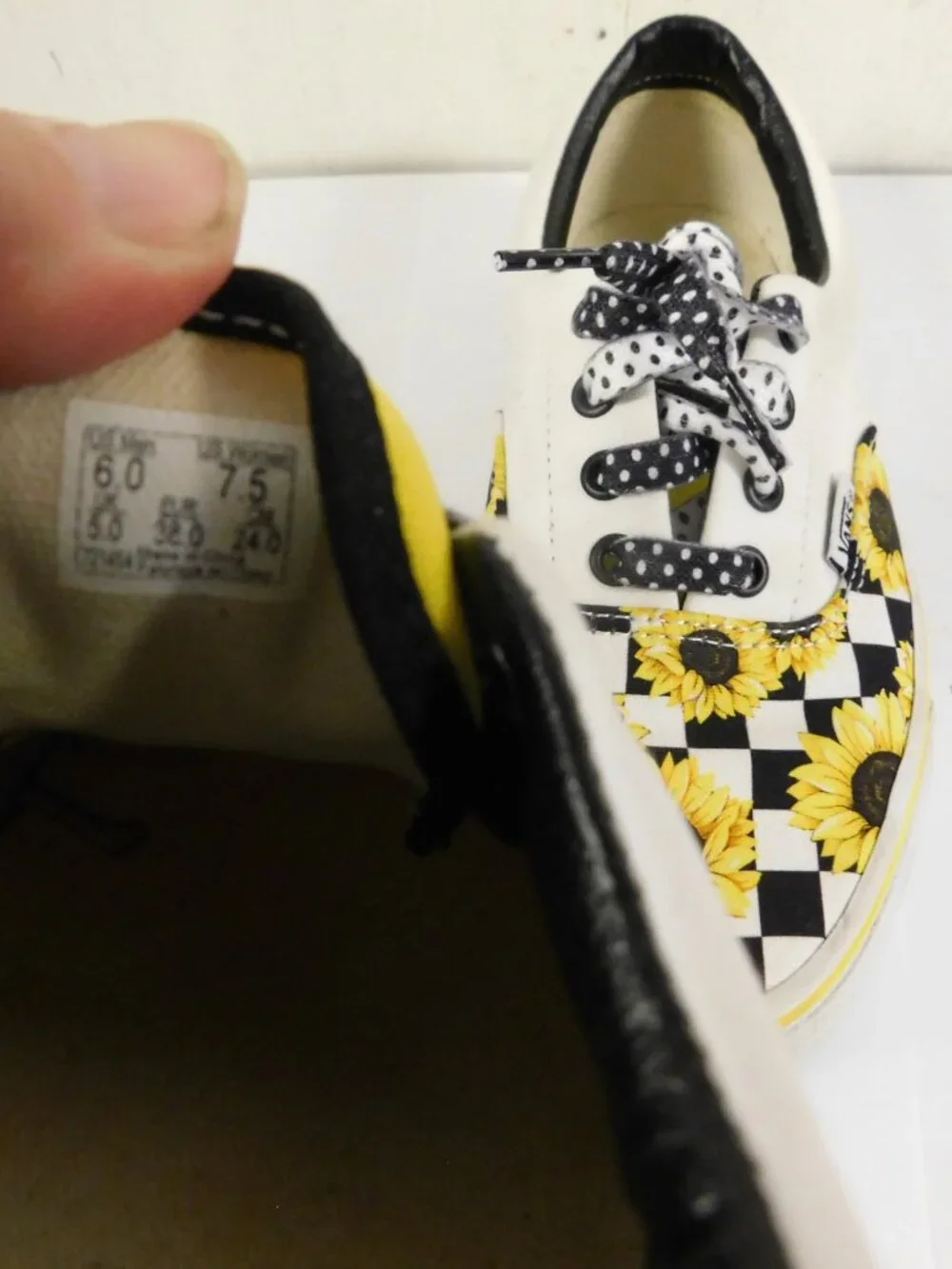 Van Customs Checkerboard Sunflower Lace Up Shoes sz 6 men 7.5 Women